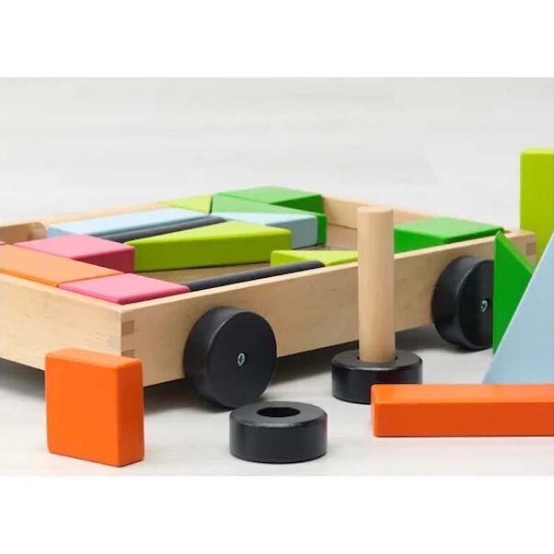 Wagon with 24 building blocks