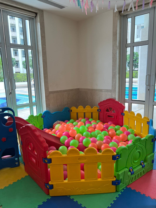Huge Ball Pool (9ft. Dia)